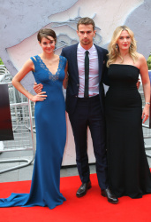 Shailene Woodley, Kate Winslet, Theo James - на премьере фильма 'Divergent' at Odeon Leicester Square, Лондон, 30 марта 2014 (918xHQ) 4PUUqgdk