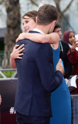 Shailene Woodley, Kate Winslet, Theo James - на премьере фильма 'Divergent' at Odeon Leicester Square, Лондон, 30 марта 2014 (918xHQ) 9rFrsatu