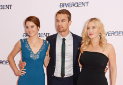 Shailene Woodley, Kate Winslet, Theo James - на премьере фильма 'Divergent' at Odeon Leicester Square, Лондон, 30 марта 2014 (918xHQ) ATn0E4K8