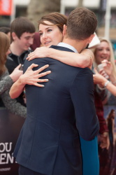 Shailene Woodley, Kate Winslet, Theo James - на премьере фильма 'Divergent' at Odeon Leicester Square, Лондон, 30 марта 2014 (918xHQ) B6n5jttv