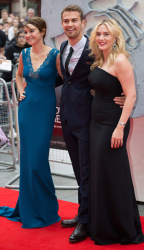 Theo James - Shailene Woodley, Kate Winslet, Theo James - на премьере фильма 'Divergent' at Odeon Leicester Square, Лондон, 30 марта 2014 (918xHQ) D6lWXF8o