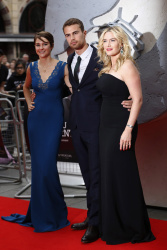 Kate Winslet - Shailene Woodley, Kate Winslet, Theo James - на премьере фильма 'Divergent' at Odeon Leicester Square, Лондон, 30 марта 2014 (918xHQ) F3zG5jFq
