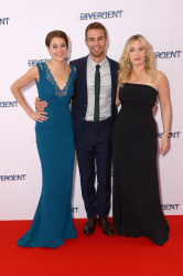 Shailene Woodley, Kate Winslet, Theo James - на премьере фильма 'Divergent' at Odeon Leicester Square, Лондон, 30 марта 2014 (918xHQ) K80utjXA