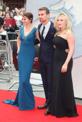 Shailene Woodley, Kate Winslet, Theo James - на премьере фильма 'Divergent' at Odeon Leicester Square, Лондон, 30 марта 2014 (918xHQ) MpQ82eUq