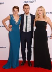 Theo James - Shailene Woodley, Kate Winslet, Theo James - на премьере фильма 'Divergent' at Odeon Leicester Square, Лондон, 30 марта 2014 (918xHQ) Q1iq9nrQ