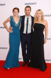 Theo James - Shailene Woodley, Kate Winslet, Theo James - на премьере фильма 'Divergent' at Odeon Leicester Square, Лондон, 30 марта 2014 (918xHQ) WdXhuIlI