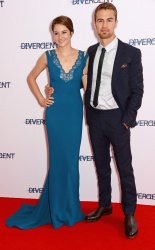 Shailene Woodley, Kate Winslet, Theo James - на премьере фильма 'Divergent' at Odeon Leicester Square, Лондон, 30 марта 2014 (918xHQ) Y9zFDBu1