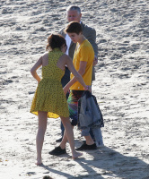 Justin Bieber & Selena Gomez with his family on Malibu beach