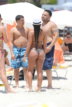 Vida Guerra Tiny-Bikini Miami Beach UHQ iGoCeleb