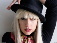 Lady-Gaga-1600x1200-wallpapers-s2m1wc23g3.jpg