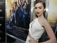 Lily-Collins-1600x1200-wallpapers-62m1x0befk.jpg