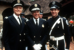 Полицейская академия 2 / "Police Academy 2: Their First Assignment" (1985) AcgACx9t