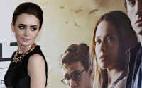 Lily-Collins-1920x1200-widescreen-wallpapers-g2m1x9r5im.jpg