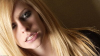 Avril-Lavigne-1920x1080-widescreen-wallpapers-h252i8l1np.jpg