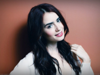 Lily-Collins-1600x1200-wallpapers-h2m1x07ch0.jpg