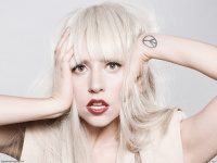 Lady-Gaga-1600x1200-wallpapers-z2m1we1mft.jpg