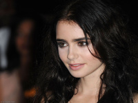 Lily-Collins-1600x1200-wallpapers-part-1-i20csglph5.jpg