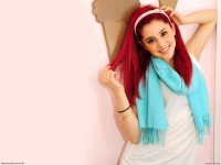 Ariana-Grande-1600x1200-wallpapers--h25h42esme.jpg