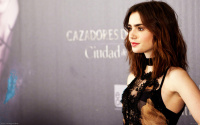 Lily-Collins-1920x1200-widescreen-wallpapers-h2m1xjdwcr.jpg
