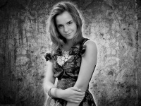 Emma-Watson-1600x1200-wallpapers-y26wnmm17k.jpg