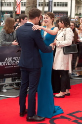 Theo James - Shailene Woodley, Kate Winslet, Theo James - на премьере фильма 'Divergent' at Odeon Leicester Square, Лондон, 30 марта 2014 (918xHQ) N8VazxPH