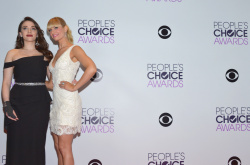 Kat Dennings - Beth Behrs & Kat Dennings - 40th Annual People's Choice Awards at Nokia Theatre L.A. Live in Los Angeles, CA - January 8. 2014 - 269xHQ NYI1teVZ