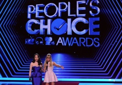 Kat Dennings - Beth Behrs & Kat Dennings - 40th Annual People's Choice Awards at Nokia Theatre L.A. Live in Los Angeles, CA - January 8. 2014 - 269xHQ T3L1Wfba