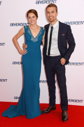 Shailene Woodley, Kate Winslet, Theo James - на премьере фильма 'Divergent' at Odeon Leicester Square, Лондон, 30 марта 2014 (918xHQ) Z97k1N2n
